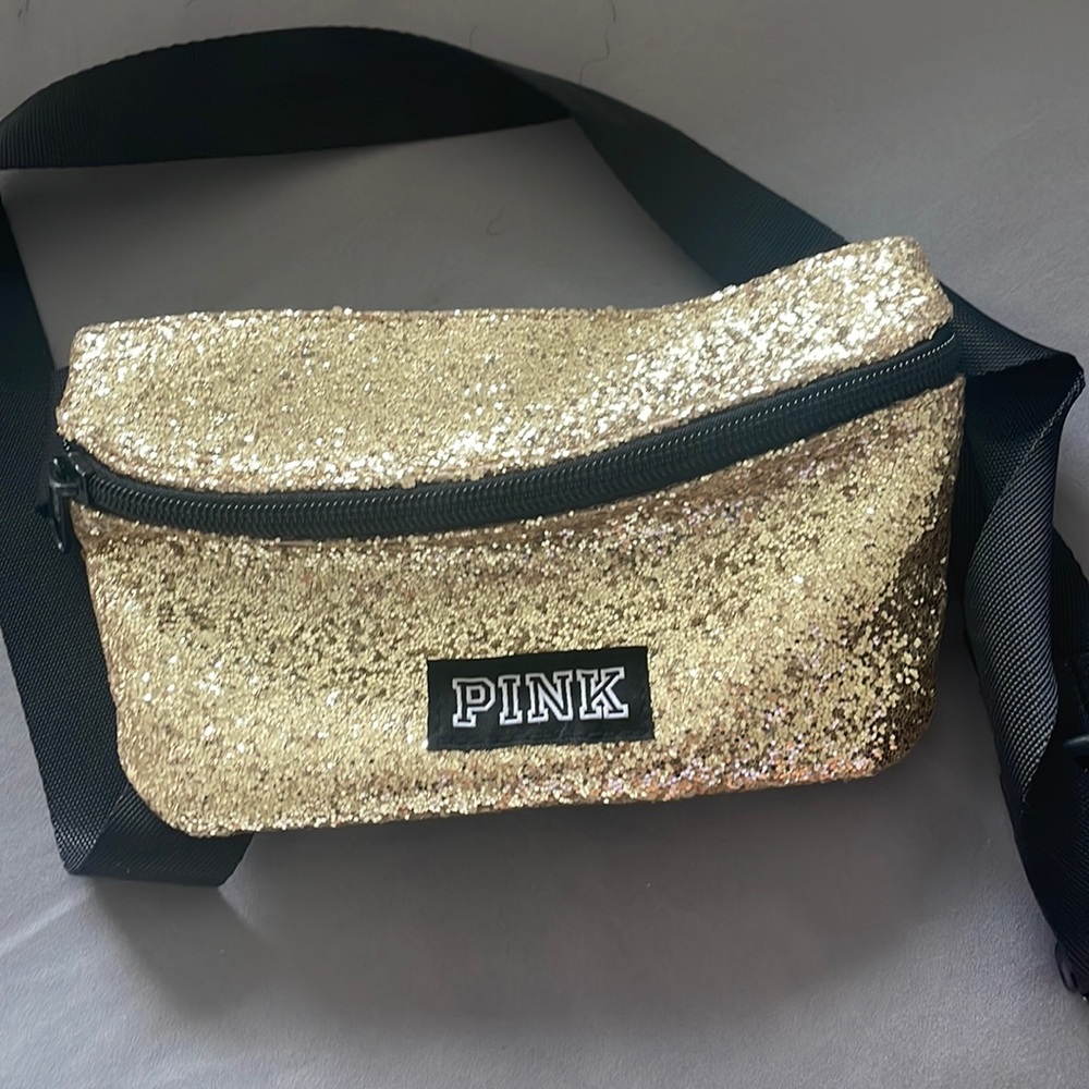 I’m selling this really cute fanny pack it’s brand new it’s gold and beautifull